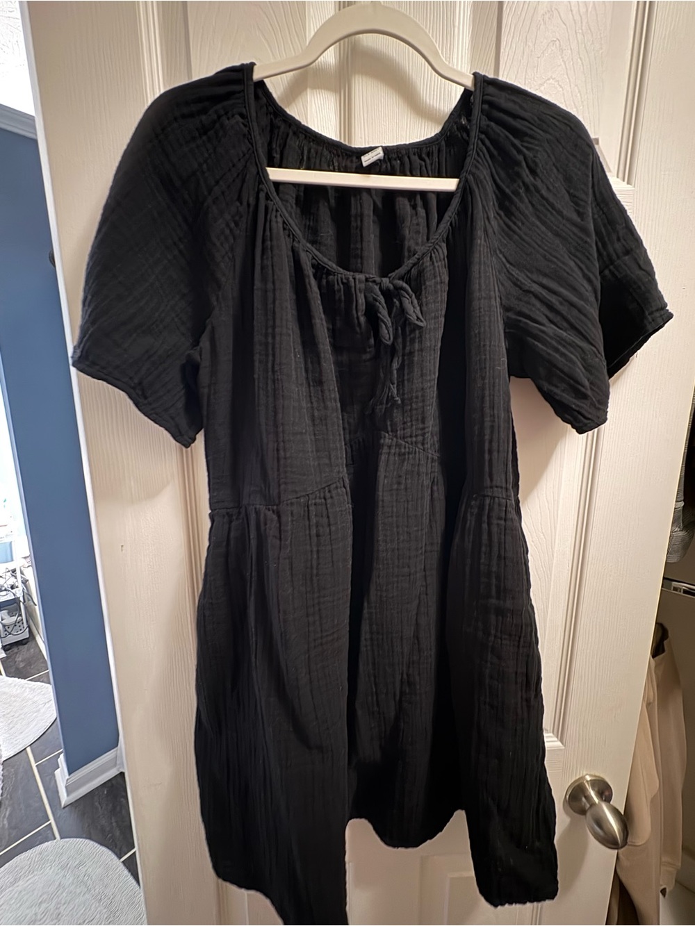 Old Navy Black Short-Sleeve Peasant Dress with Tie Neck
